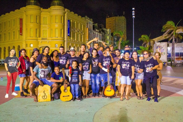 Legionários Recife realizam rifa de arrecadação de dinheiro para a construção do boneco gigante de Olinda de Renato Russo