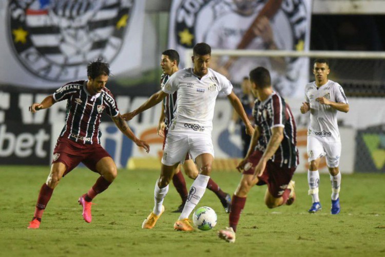 Fluminense e Santos se enfrentam pelo Brasileirão Série A 2023 hoje, 29; onde assistir ao vivo aos jogos do dia e horário do jogo.