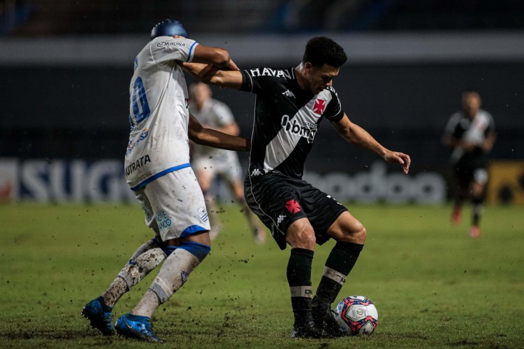 Vasco e CSA se enfrentam pela Série B 2022 hoje, 7; onde assistir ao vivo e horário do jogo.