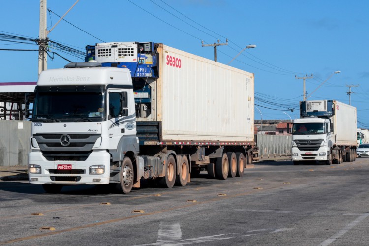 Auxílio Caminhoneiro prevê a concessão de R$ 400 de auxílio para os trabalhadores até o fim do ano.