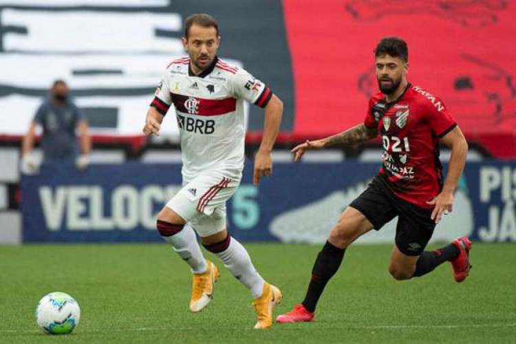 Athletico-PR e Flamengo disputam confronto hoje, terça, 2 de novembro (2/11) pela Série A do Brasileirão; confira onde assistir ao vivo ao jogo, horário, provável escalação e demais informações