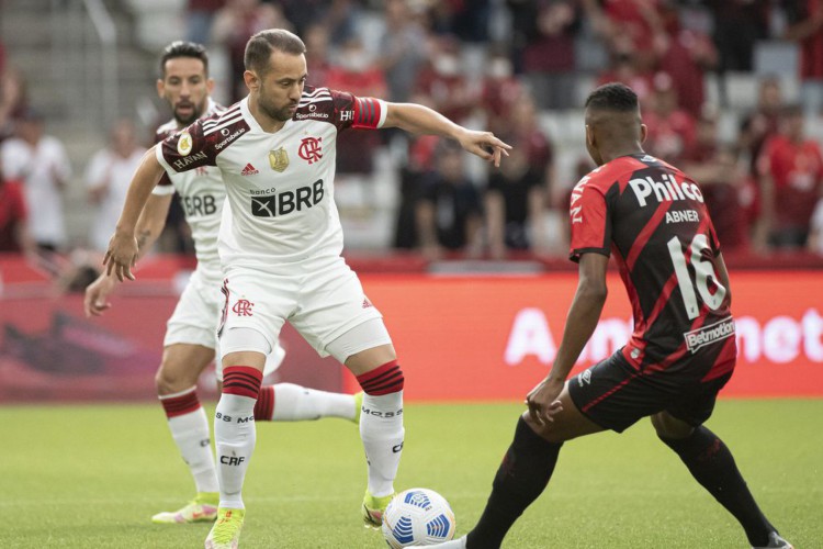 Athletico-PR e Flamengo se enfrentam pelo Brasileirão Série A 2022 hoje, 23; onde assistir ao vivo aos jogos do dia e horário. 