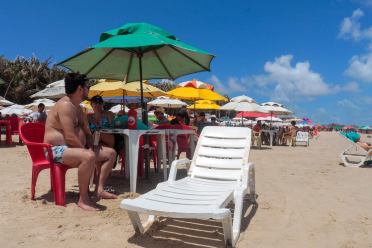 Movimentação na Praia do Futuro nesse feriado de Finados, 2 de novembro.