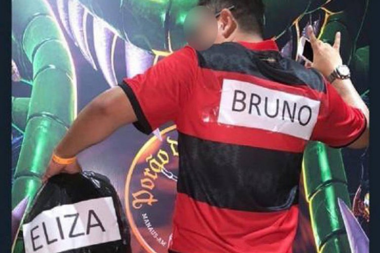 Homem se fantasia do ex-goleiro Bruno em festa de Haloween em Manaus 