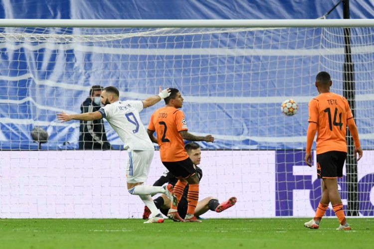 Benzema marcou dois gols do Real Madrid contra o Shakhtar