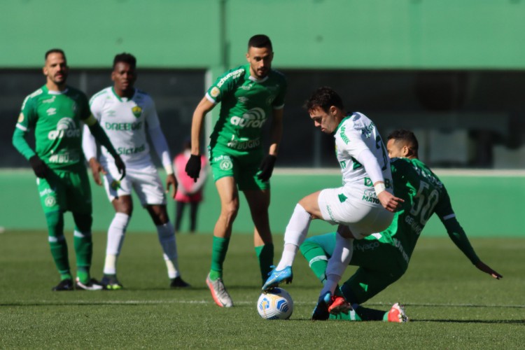 Cuiabá x Chapecoense pela Série A do Brasileirão 2021 é um dos destaques dos jogos de hoje, 4. 