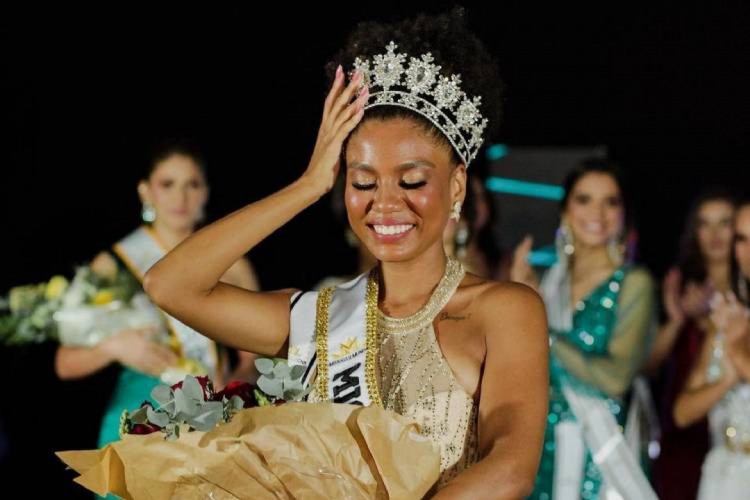 Dominique Neves foi coroada a Miss Ceará Mundo