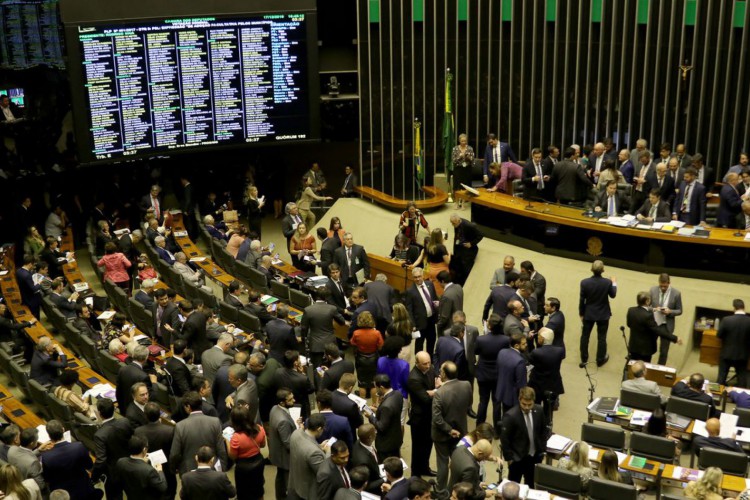 PEC dos Precatórios foi aprovada em segundo turno com 323 votos a favor e 172 contrários; eram necessários 308 apoios