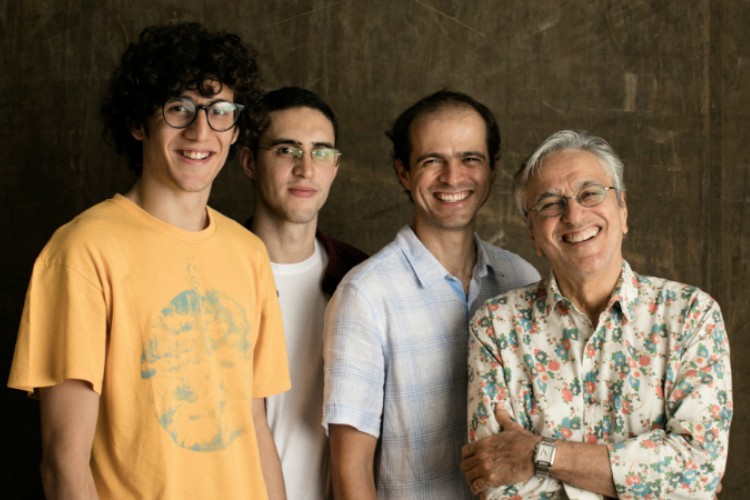 Além do bom convívio familiar, Caetano Veloso tem forte vínculo artístico com os filhos