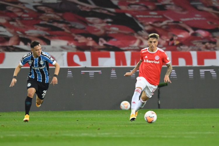 Internacional joga contra o Grêmio hoje, sábado, 19, pelo Campeonato Gaúcho 2022; veja onde assistir ao vivo aos jogos do dia e horário. 