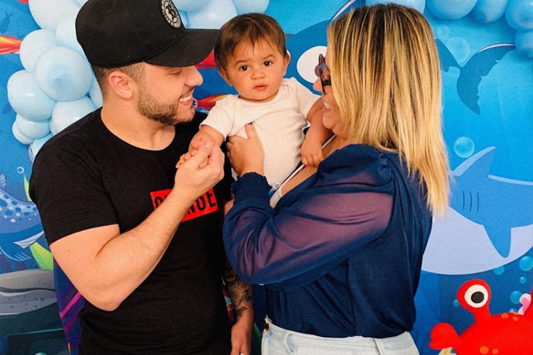 Última foto publicada pelo artista na rede social com a família completa foi em agosto de 2020, no aniversário de 8 meses do filho Léo