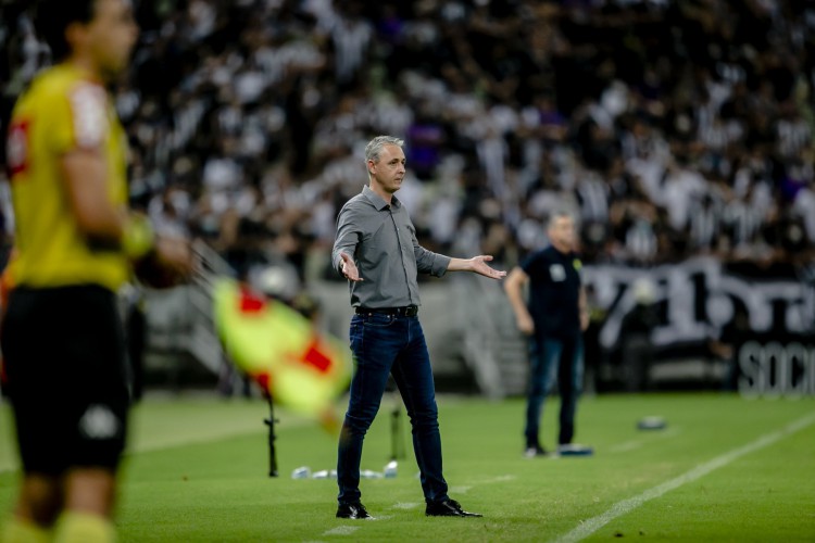 FORTALEZA, CE, BRASIL, 07-11.2021: Tiago Nunes. Ceara x Cuiab, pelo Campeonato Brasileiro 2021 na Arena Castelão. em epoca de COVID-19. (Foto:Aurelio Alves/ Jornal O POVO)