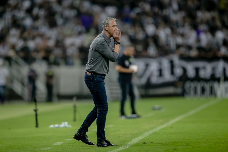 FORTALEZA, CE, BRASIL, 07-11.2021: Tiago Nunes. Ceara x Cuiab, pelo Campeonato Brasileiro 2021 na Arena Castelão. em epoca de COVID-19. (Foto:Aurelio Alves/ Jornal O POVO)