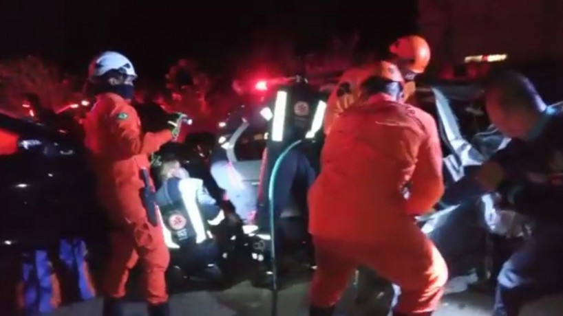 Acidente aconteceu próximo a Aprazível, distrito de Sobral, nesta segunda-feira, 8(foto: Divulgação/Corpo de Bombeiros)