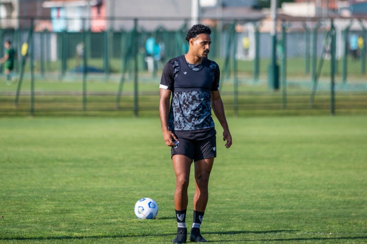 Lateral-direito Gabriel Dias em treino do Ceará no CT do Coritiba, em Colombo/PR