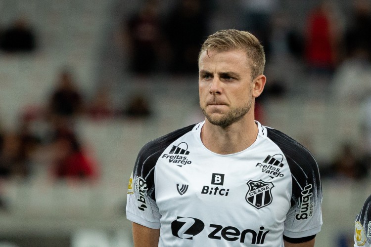 Zagueiro Klaus no jogo Athletico-PR x Ceará, na Arena da Baixada, pelo Campeonato Brasileiro Série A