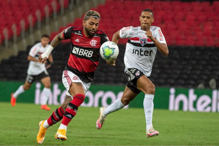 Flamengo e São Paulo se enfrentam pelo Brasileirão Série A 2022 hoje, 17; onde assistir ao vivo aos jogos do dia e horário.  