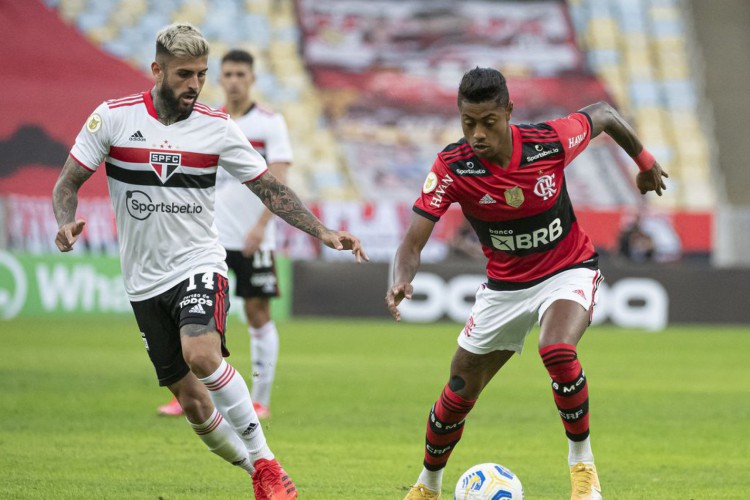 Flamengo joga contra o São Paulo hoje, domingo, 17, pelo Brasileirão Série A 2022; veja onde assistir ao vivo e horário. 