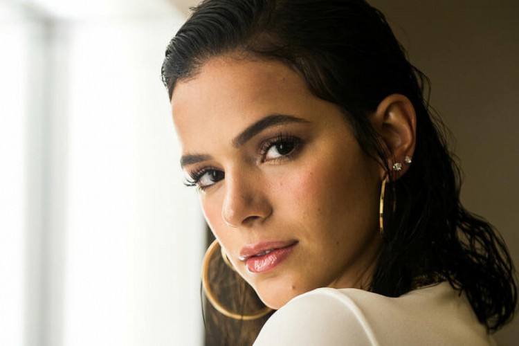 Bruna Marquezine já havia revelado que participou do processo de seleção para o papel da Supergirl do novo filme da DC, 'The Flash'