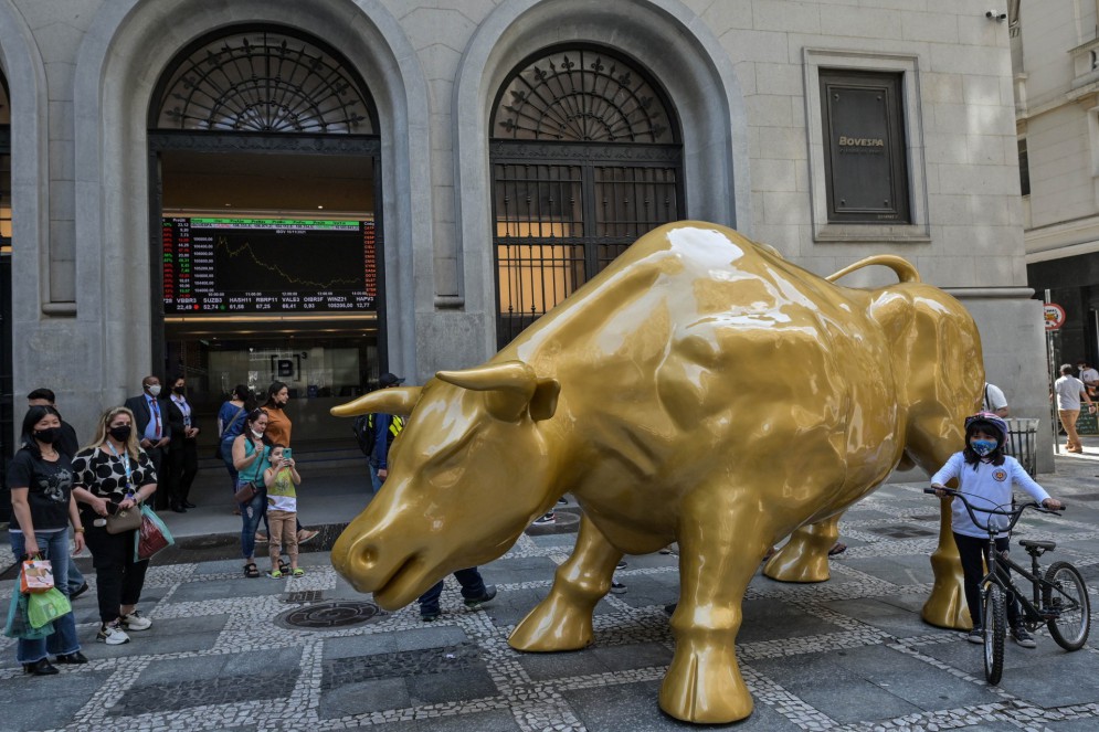 Em 2021, foi inaugurada em frente à sede da Bolsa de Valores de São Paulo (B3) a escultura Touro de Ouro, símbolo do mercado financeiro e ícone da bolsa de Nova Iorque(Foto: NELSON ALMEIDA / AFP)