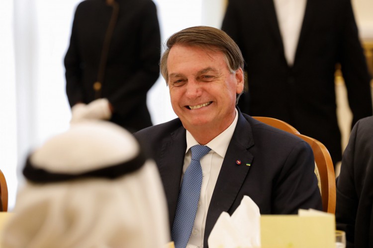 Bolsonaro chega a Doha, no Qatar, e realiza uma 