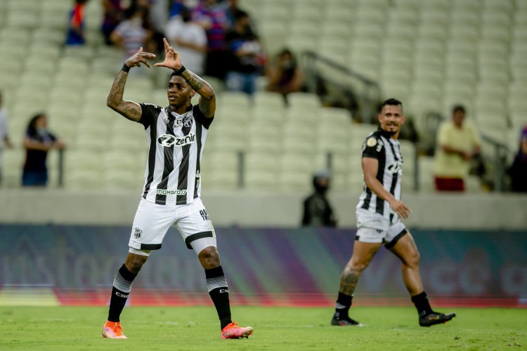 Ceará na vitória diante do Fortaleza pela 33ª rodada do Campeonato Brasileiro, na Arena Castelão. (Foto:Aurelio Alves/ Jornal O POVO)