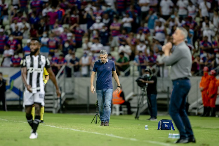 FORTALEZA, CE, BRASIL, 17-11.2021:Juan Pablo Vojvoda / Tiago Nunes. Fortaleza x Ceara, pelo Campeonato Brasileiro, na Arena Castelão. em epoca de COVID-19. (Foto:Aurelio Alves/ Jornal O POVO)