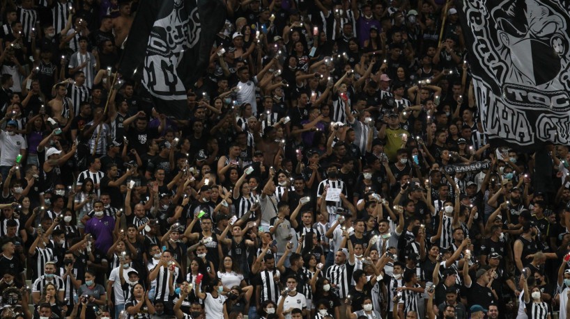 Torcedores do Ceará e do Fortaleza entram em confronto horas antes de  Clássico-Rei na Arena Castelão; vídeo, Ceará