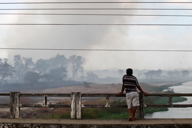 Incêndio no Parque do Cocó deixa Fortaleza sob nuvem de fumaça na manhã desta quinta-feira, 18