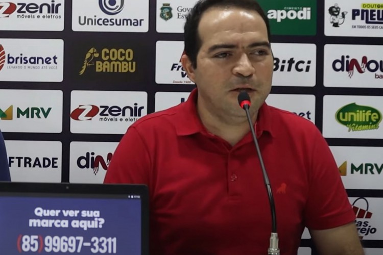 Marcelo Paz concedendo entrevista coletiva