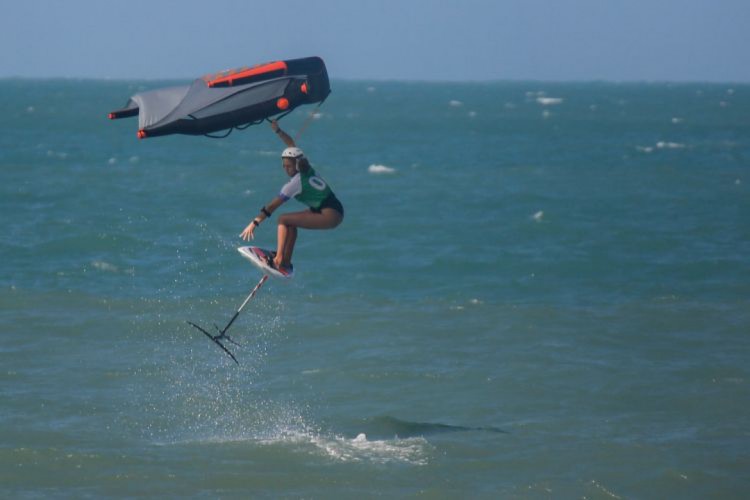 Holandesa Van Der Linden foi campeã na modalidade Wingfoil Surf-freestyle