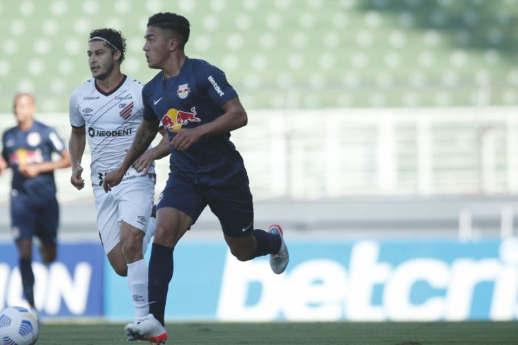 Bragança Paulista/SP; Brasil; 07/11/2021; Estádio Nabi Abi Chedid; Campeonato Brasileiro; Red Bull Bragantino  x Athletico-PR; na imagem, Cuello  durante partida; foto de Ari Ferreira/Red Bull Bragantino;