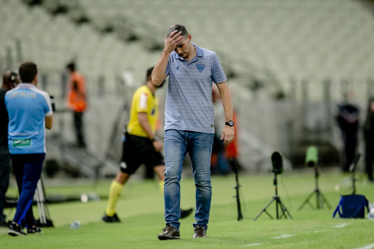 .Juan Pablo Vojvoda, técnico do Fortaleza, em jogo contra o Palmeiras, no Castelão.