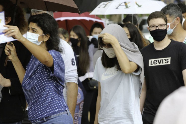 Candidatos chegam para o primeiro dia de provas do ENEM 2021