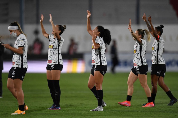 Corinthians vence Santa Fe por 2 a 0 e é tricampeão da Libertadores Feminina. 