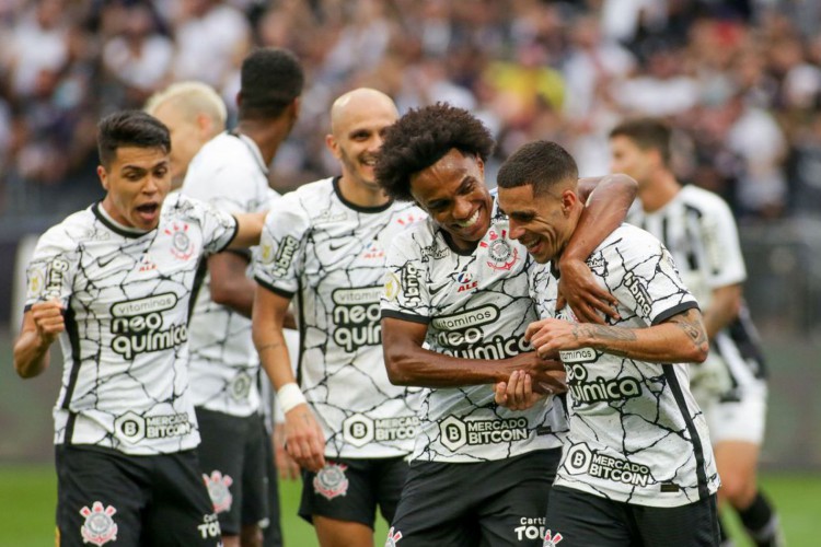 Brasileiro: Corinthians supera Santos e entra no G4