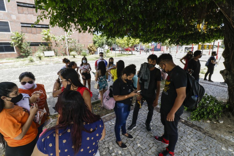 Primeiro dia do Enem 2021 ocorreu hoje, 21. Os candidatos não notaram interferência do Governo Federal no conteúdo do exame