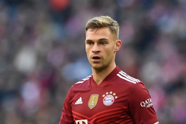 Kimmich foi punido e teve parte do salário cortado pelo Bayern após se recusar a tomar vacina contra a Covid-19