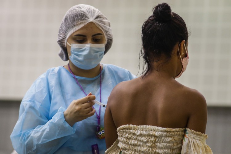 Início da imunização do público infantil depende da disponibilização das vacinas pelo Ministério da Saúde