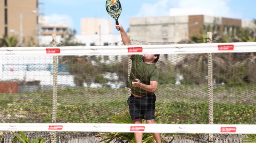 Beach tennis