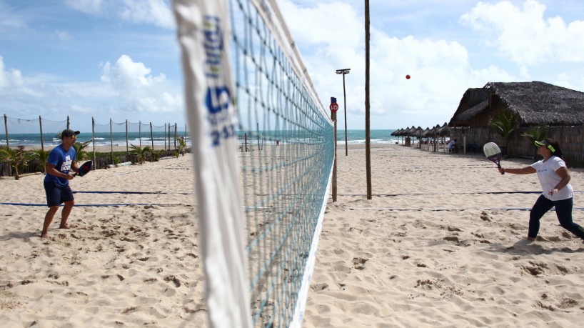 FORTALEZA,CE, BRASIL, 23.11.2021: Crescimento do número de praticantes de Beach tennis em Fortaleza.Arena do tigrão, praia do Futuro.  (Fotos: Fabio Lima/O POVO)