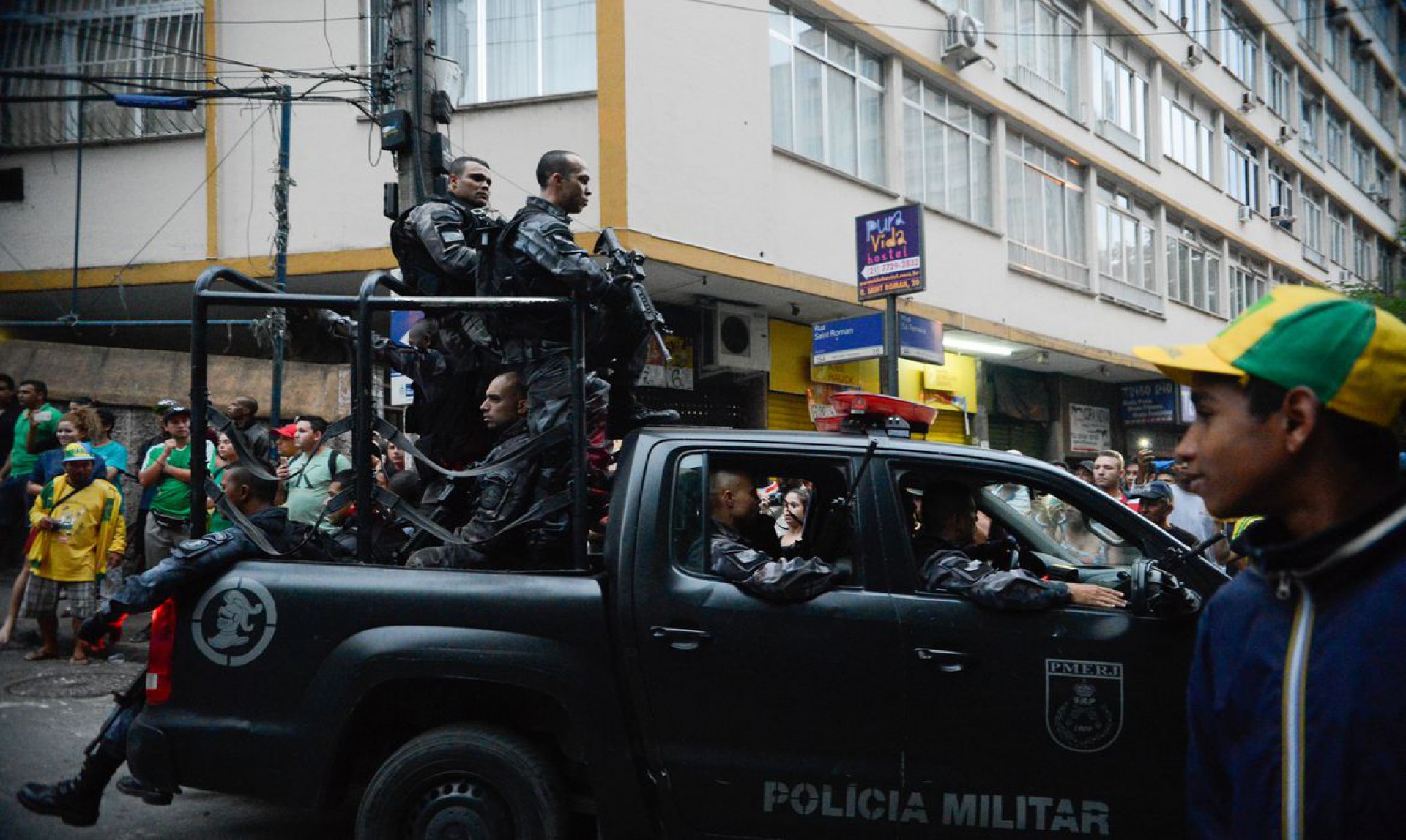 Rio de Janeiro - Operação policial após ataques às bases das Unidades de Polícia Pacificadora (UPP) nas comunidades do Cantagalo e Pavão-Pavãozinho, em Copacabana. (Fernando Frazão/Agência Brasil) (Foto: Fernando Frazão/Agência Brasil)