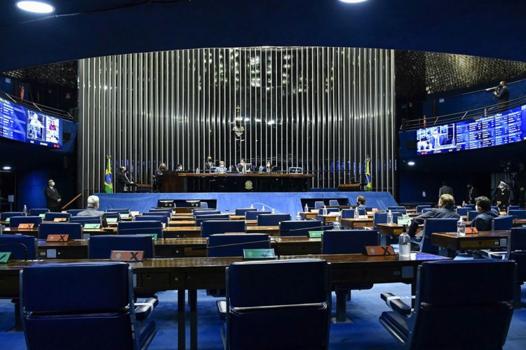 Plenário do Senado Federal durante sessão deliberativa ordinária semipresencial. 

Na ordem do dia, projeto que altera os limites da Floresta Nacional de Brasília e da Reserva Biológica da Contagem, e projeto de lei que institui o Dia Nacional em Homenagem às Vítimas da Covid-19. Plenário analisa, ainda, projeto que cria o Cadastro Nacional de Pessoas Condenadas por Crime de Feminicídio, Estupro, Violência Doméstica e Familiar contra a mulher (CNPCMulher), projeto que prevê incentivos à indústria da reciclagem, e por fim, Projeto de Decreto Legislativo (PDL) que aprova acordo de comércio e cooperação econômica entre Brasil e Estados Unidos.

Mesa:
assessor Especial de Relações Internacionais da Presidência do Senado, Luiz Fernando Faria;
presidente do Senado Federal, senador Rodrigo Pacheco (PSD-MG);
secretária-geral da Mesa adjunta do Senado Federal, Sabrina Silva Nascimento.

Em discurso, à tribuna, senador Jorge Kajuru (Podemos-GO).

Foto: Waldemir Barreto/Agência Senado