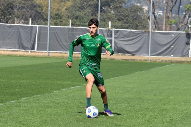 Alê é um dos desfalques do América-MG para duelo diante do Ceará. 