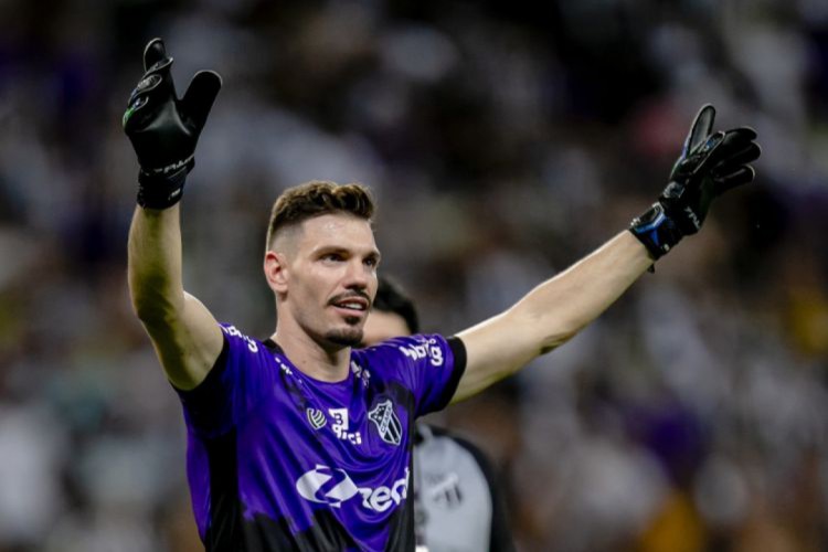 João Ricardo é o goleiro titular do Ceará