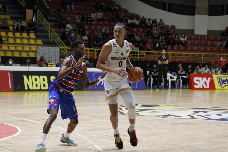 Apesar do equilíbrio, Mogi se deu melhor contra o Fortaleza Basquete Cearense