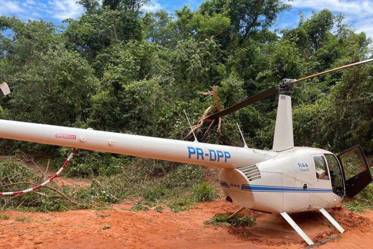 Presidente Prudente/SP - A Polícia Federal apreendeu na quinta (2/12) um helicóptero, transportando aproximadamente 200 quilos de cocaína.