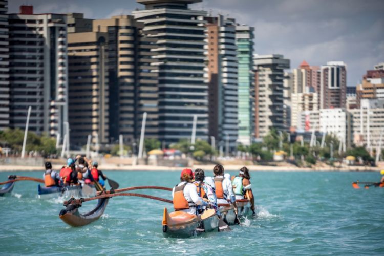 Canoa havaiana é uma das modalidades em disputa