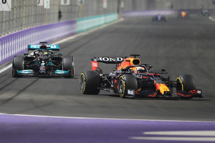 Hamilton e Verstappen em Abu Dhabi, nos Emirados Árabes