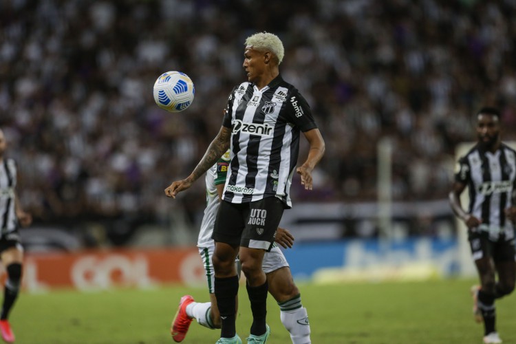 Rick em partida diante do América Mineiro na Arena Castelão